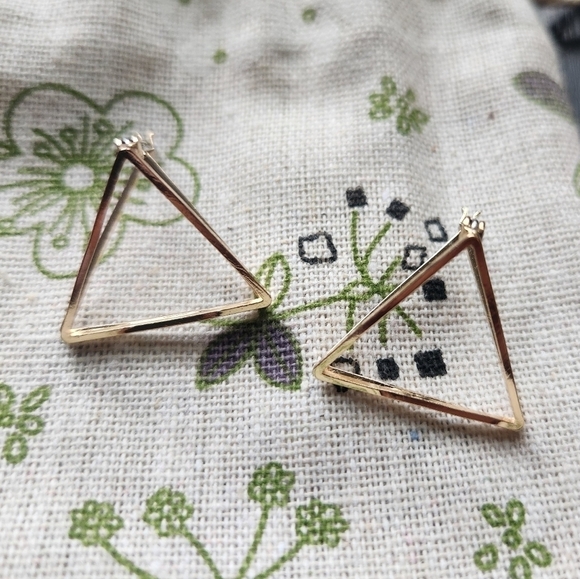 Triangle earrings - Picture 1 of 2